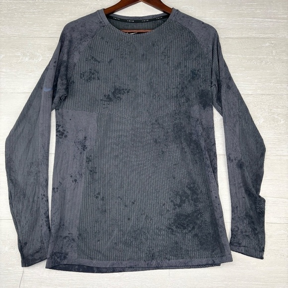 NWT Nike Men's Tech Pack Reflective Gray Running Shirt. Size Medium - Picture 13 of 13